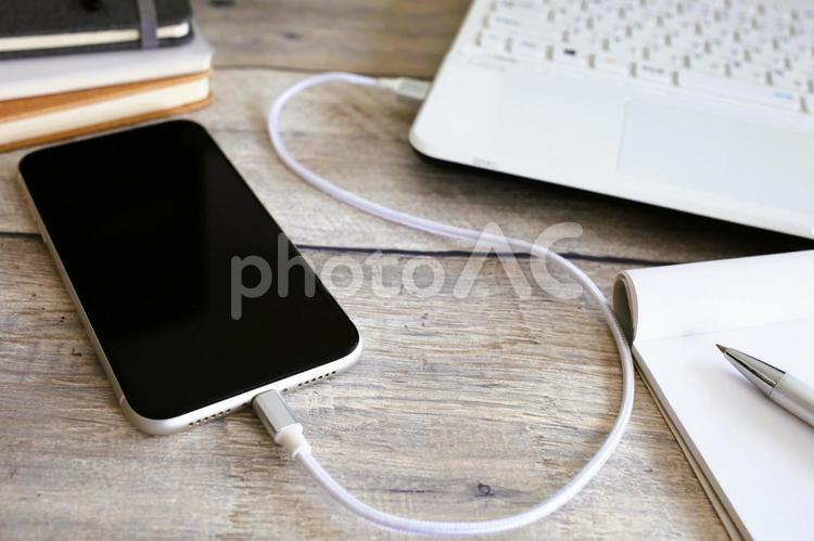 スマホとパソコン　データ移行　同期　転送 ビジネス,同期,転送の写真素材