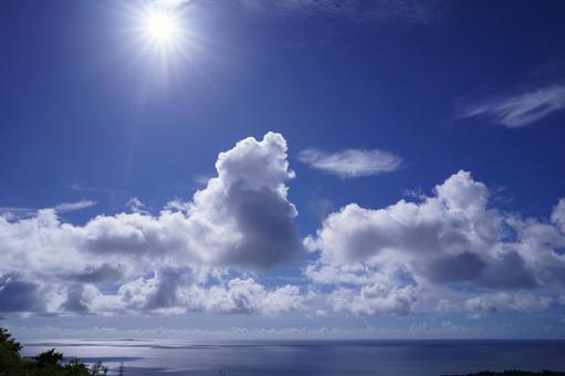 中城モール裏ビーチの海と空と太陽 中城モール裏ビーチの海と空と太陽 海,太陽,日射しの写真素材
