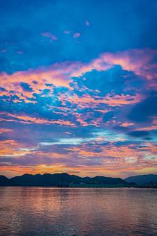 山口県　長門市の朝の海の写真