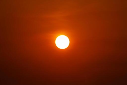 朝の太陽 朝の太陽 日の出,朝日,朝焼けの写真素材