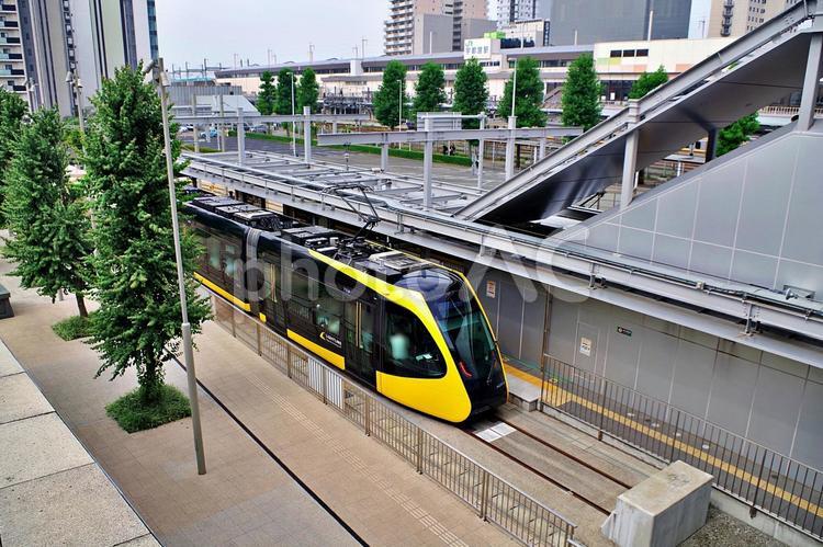 出発を待つ宇都宮ライトライン ライトライン,宇都宮ライトレール,路面電車の写真素材