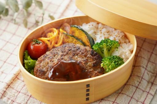 ハンバーグ弁当 ハンバーグ弁当 ハンバーグ,牛ハンバーグ,牛肉の写真素材