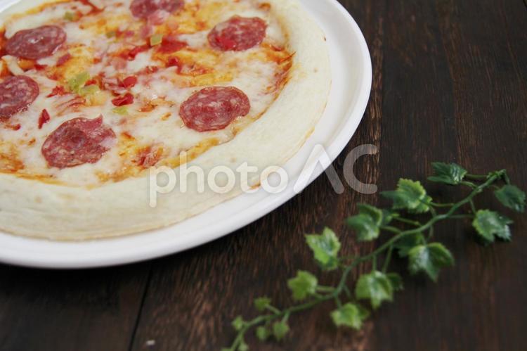 ペパロニピザのアップ ピザ,ペパロニ,チーズの写真素材