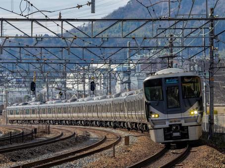 JR京都線　新快速 新快速,jr西日本,サントリーカーブの写真素材
