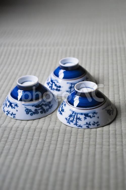松と竹の柄の青いお茶碗 お茶碗,茶碗,レトロなお茶碗の写真素材