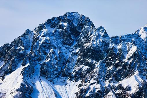 冠雪の北アルプスの前穂高岳 冠雪,冬山,雪山の写真素材