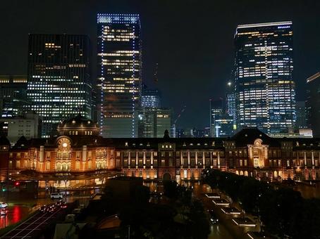 東京駅の夜景 東京駅の夜景 夜景,デート,デートスポットの写真素材