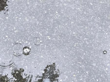 水たまりと泡 水たまりと泡の写真