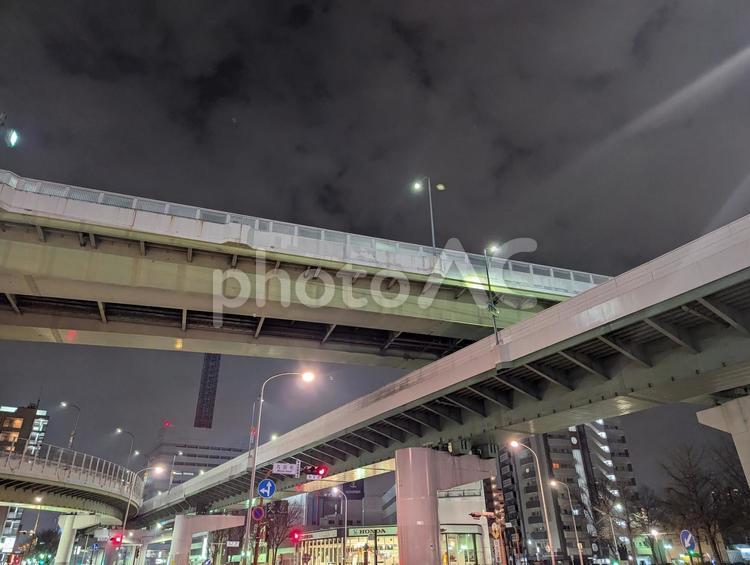 街中の交差点 会の夜景,夜,夜景の写真素材