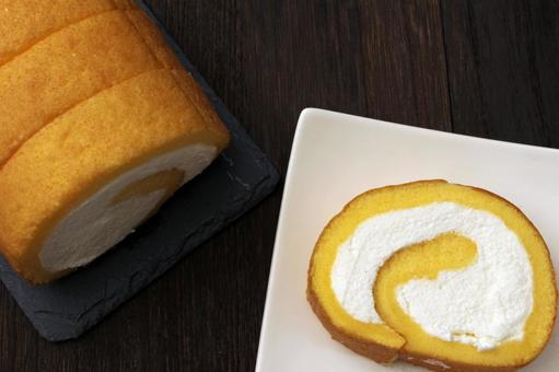 クリームロールケーキ クリームロールケーキ ケーキ,スイーツ,クリームの写真素材