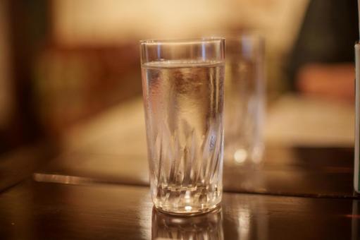 レトロ喫茶店の水 レトロ喫茶店の水の写真