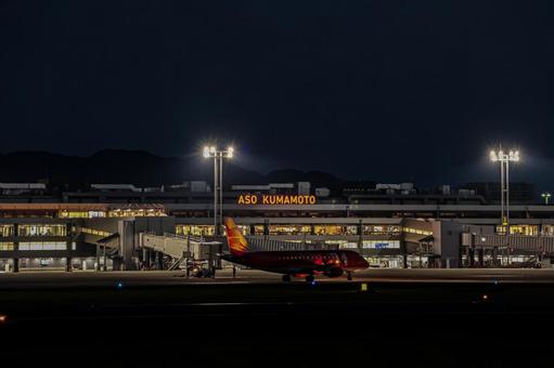 空港に降る夜の静けさ 空港に降る夜の静けさ 飛行機,航空機,旅客機の写真素材