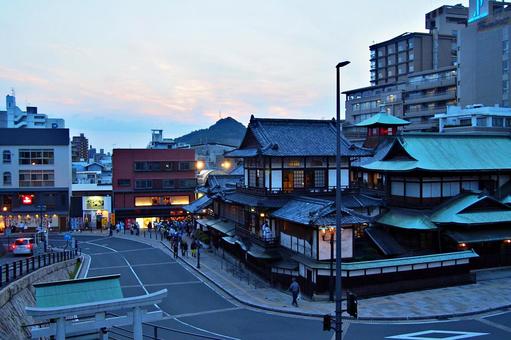 たそがれの道後温泉 たそがれ,道後温泉,本館の写真素材