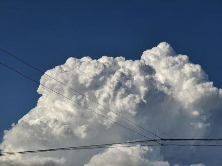 巷からの空〜8月〜➂ 20250808 巷からの空〜8月〜➂ 20250808 巷,住宅街,空の写真素材