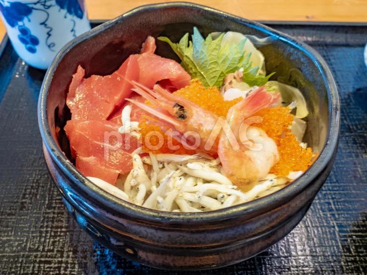 食べ物（海鮮丼） 海鮮丼,美味しい,新鮮の写真素材