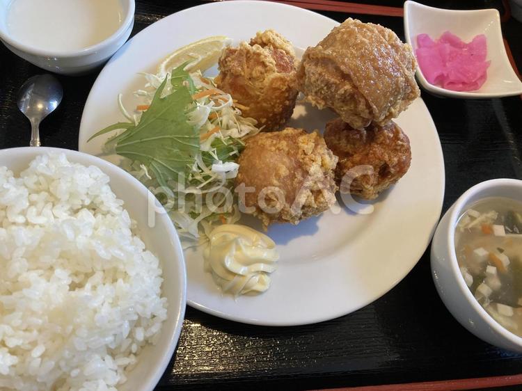 唐揚げ定食 唐揚げ定食,唐揚げ,食べるの写真素材
