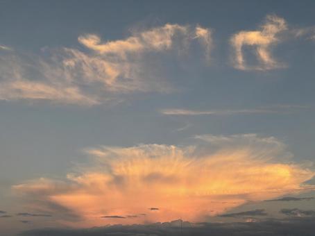 夕焼けかなとこ雲 夕焼けかなとこ雲の写真