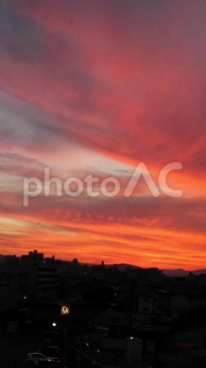 燃えるような夕焼け 日暮れ,何人もありません,夜の写真素材