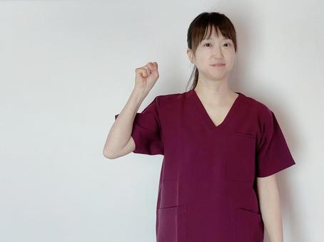 ガッツポーズする看護師(医療従事者) ガッツポーズ,喜ぶ,喜びの写真素材