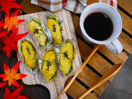 スイートポテト.2 スイートポテト,珈琲,おやつの写真素材