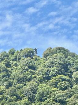 空と森林と石像 空と森林と石像 空,石像,森の写真素材