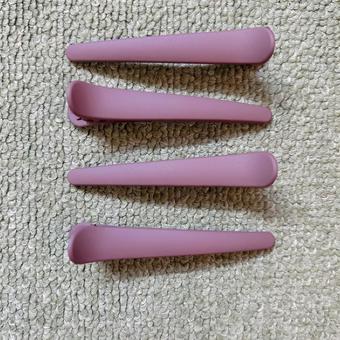 4つのヘアクリップ 4つのヘアクリップ クリップ,ヘアクリップ,ヘアの写真素材