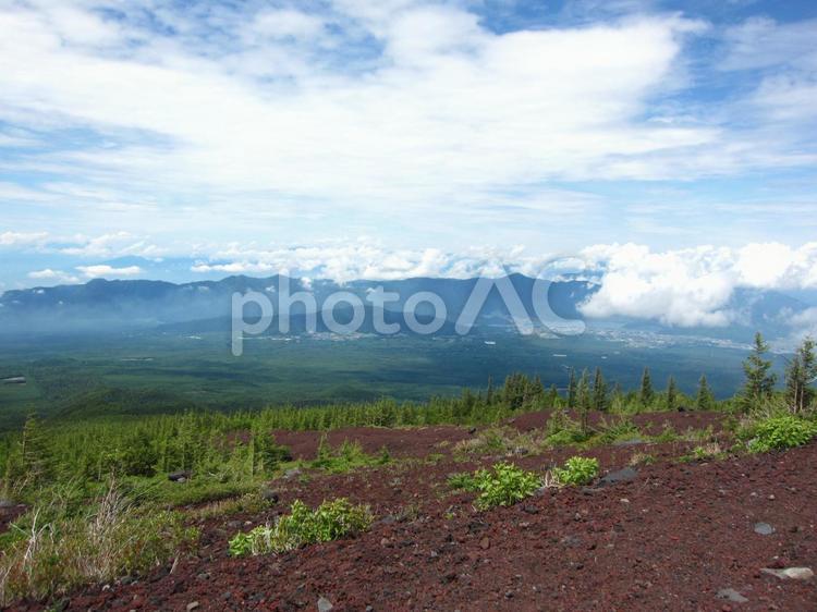 御中道からの景色 溶岩,赤土,御庭の写真素材
