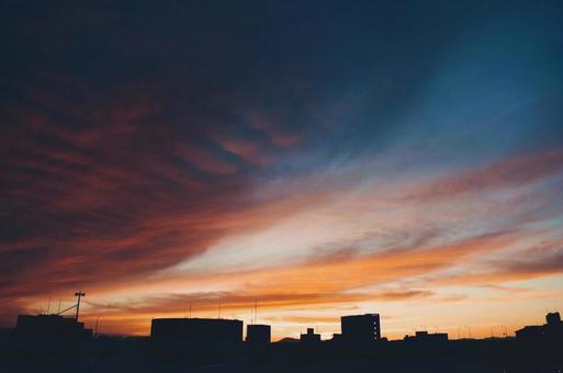 オレンジと青の夕日 オレンジと青の夕日の写真