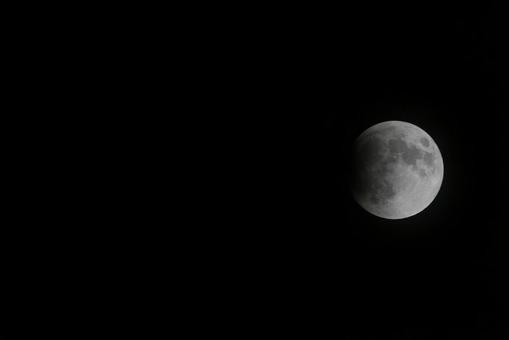 部分月食・2018⑤・天体 部分月食・2018⑤・天体 部分月食,月,月食の写真素材