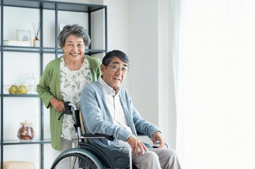 在宅介護 在宅介護 介護,車椅子,シニアの写真素材