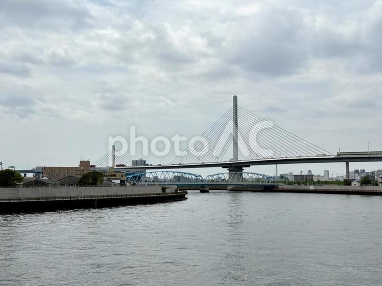 曇り空と中川 風景,中川,平和橋の写真素材
