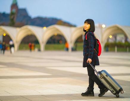 旅行が楽しみな女性 旅行が楽しみな女性の写真