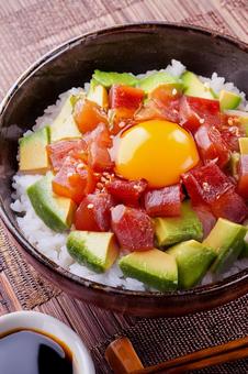 アボカドとマグロのポキ丼 アボカドとマグロのポキ丼の写真