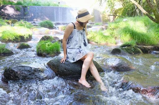 水遊び 水遊び 水遊び,川,ポートレートの写真素材