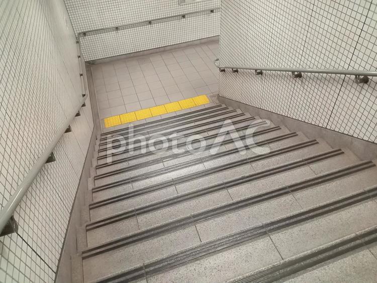 地下鉄の階段 地下鉄,階段,下りるの写真素材