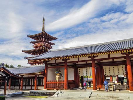 【奈良県】奈良市・薬師寺の南門 薬師寺,南門,奈良市の写真素材