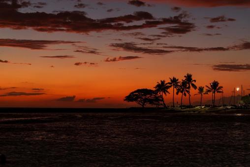 ハワイ　カハナモクビーチの夕焼け ハワイ,アメリカ,ホノルル州の写真素材