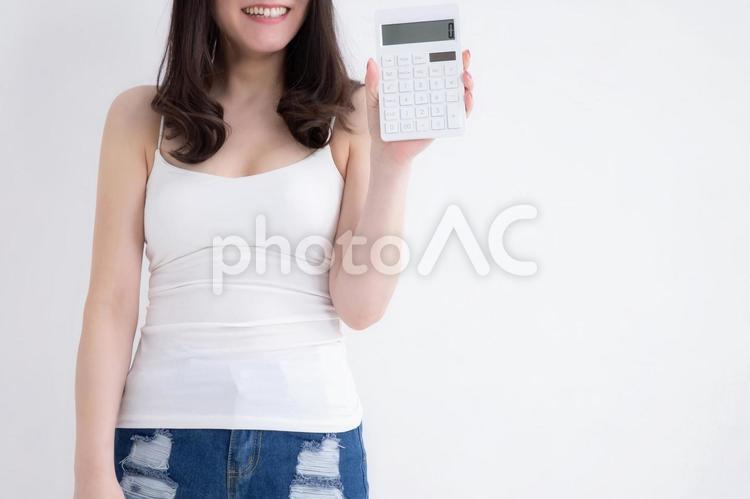 計算機を持つ女性 カロリー,電卓,身長の写真素材