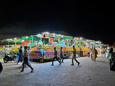 マラケシュのフナ広場のフルーツジュース屋 ジャマ・エル・フナ広場,フナ広場,ジューススタンドの写真素材