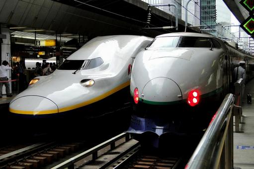 E4系と200系並び E4系と200系並び e4系,200系,新幹線の写真素材