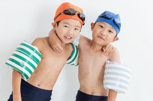 水着を着た男の子 水着を着た男の子 男の子,アームリング,スイミングの写真素材