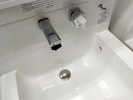 洗面台の蛇口と洗面ボウル 洗面台の蛇口と洗面ボウルの写真