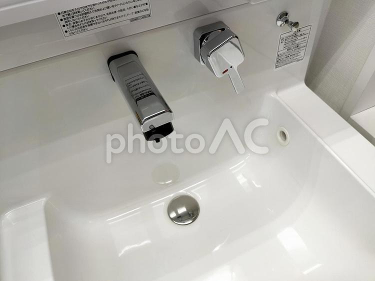 洗面台の蛇口と洗面ボウル 洗面台,蛇口,水栓の写真素材