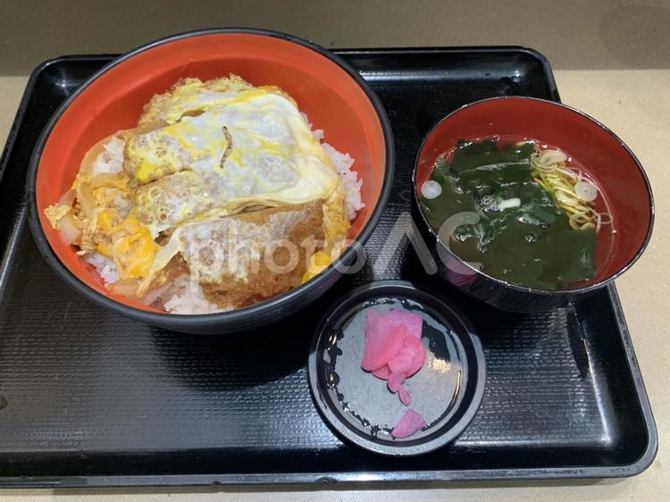 カツ丼@シンプル01 カツ丼@シンプル01 カツ丼,シンプル,ビタミンbの写真素材