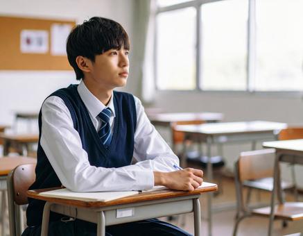 授業中に考え事をする男子高校生 授業中に考え事をする男子高校生の写真