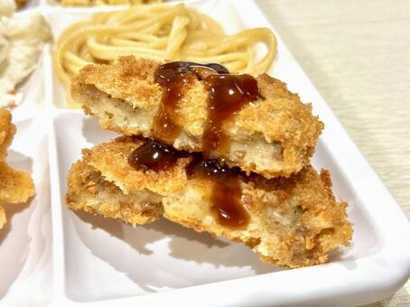 バイキング　一口サイズのメンチカツ メンチカツ,揚げ物,フライの写真素材