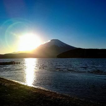 Mount Fuji seen from Hirano Beach, JPG Mount Fuji seen from Hirano Beach, JPG