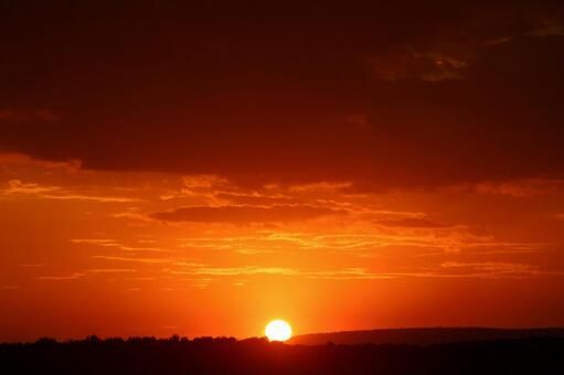 サバンナに沈む夕日 アフリカ,サバンナ,ケニアの写真素材