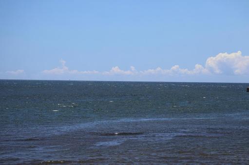 青い海と水平線と雲と青空の風隙 青い,海,水平線の写真素材
