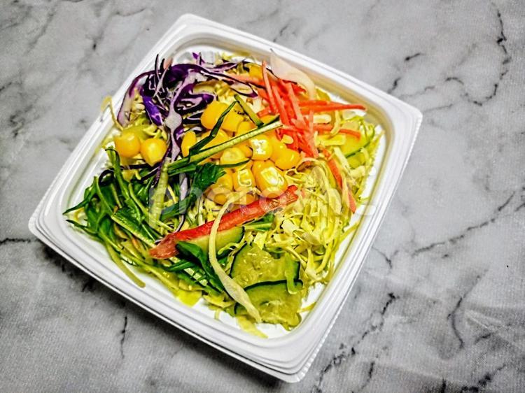 惣菜　サラダ　コーン　キャベツ　にんじん 惣菜,野菜,緑黄色野菜の写真素材
